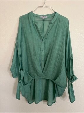 Favlux size medium bright sage green high-lo top.